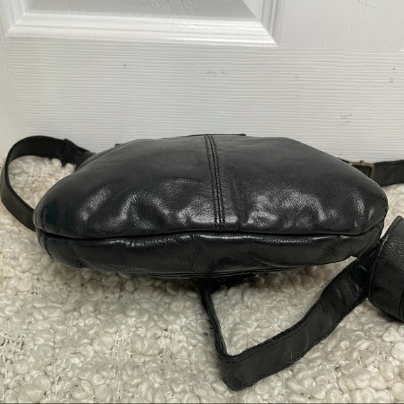The Trend Made in Italy Black Leather Crossbody Purse Bag - Picture 5 of 11